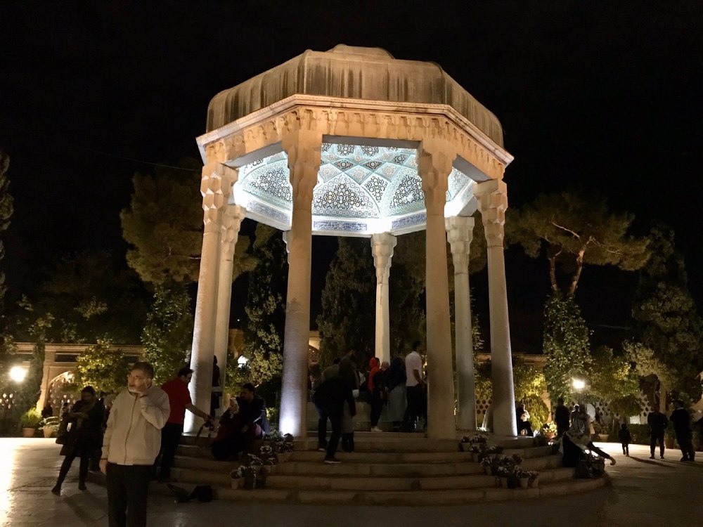 حافظیه تا ساعت ۱۱ شب باز است