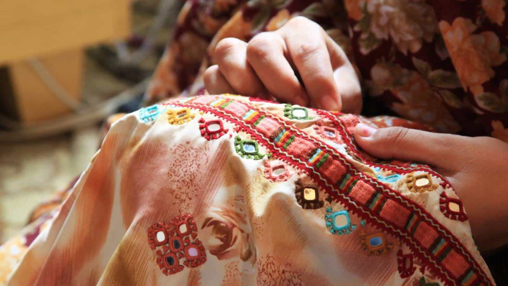 ۱۰ صنایع دستی جذاب که می‌توانید هدیه دهید - رودوزی های سنتی