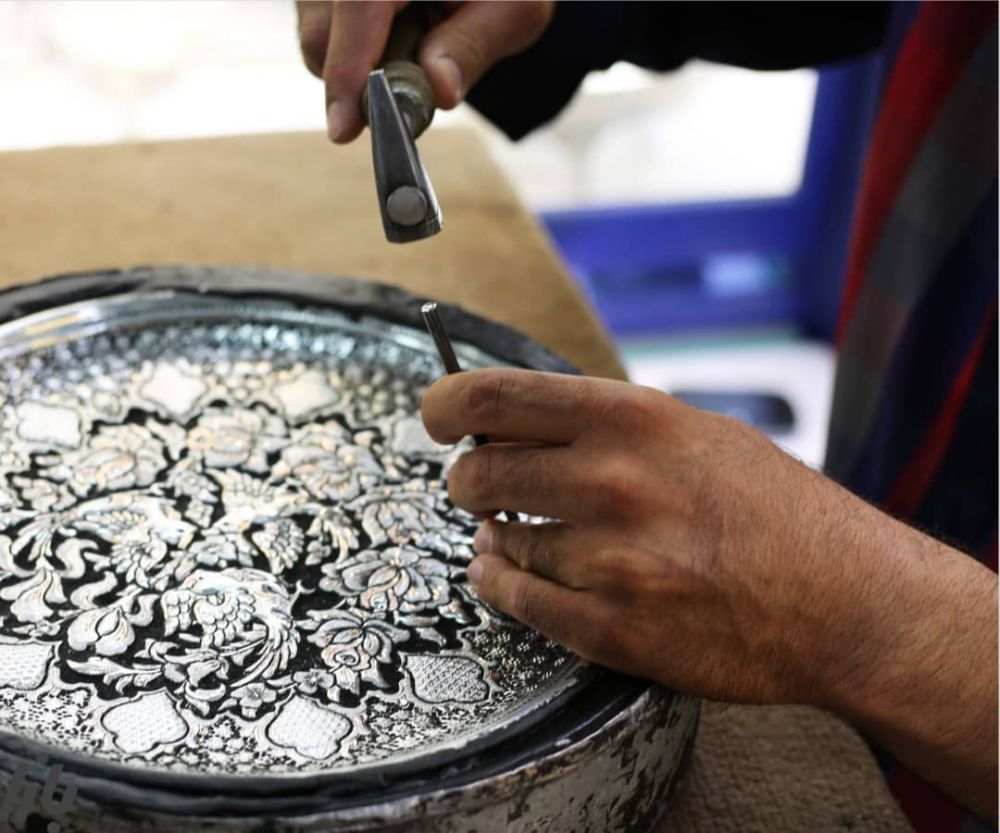 ۱۰ صنایع دستی جذاب که می‌توانید هدیه دهید - قلمزنی