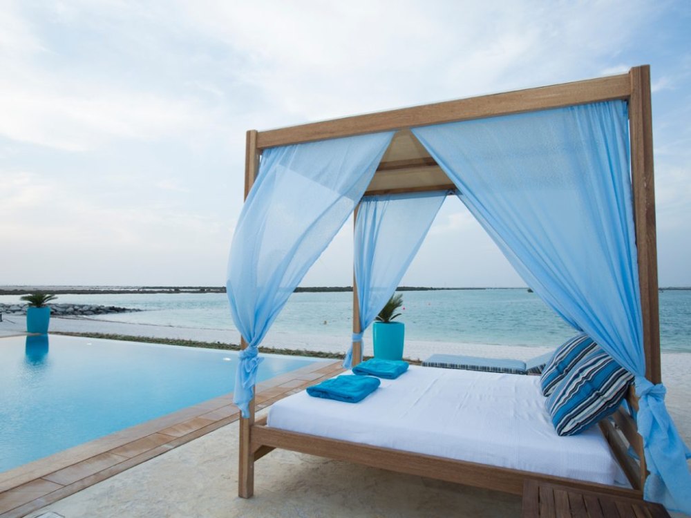  ساحل یاس؛ تفرجگاه ساحلی محبوب جزیره یاس