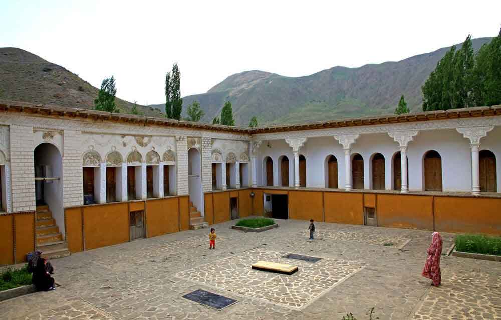 جاذبه‌ های گردشگری ادبی در ایران- خانه نیما یوشیج 