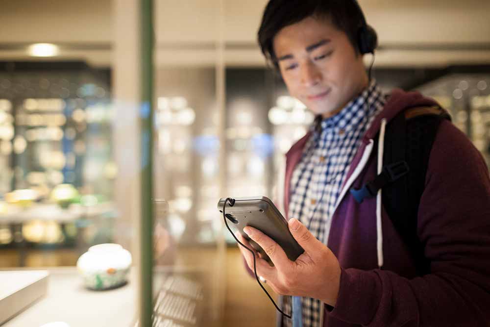 استارت آپ سفر SmartGuide